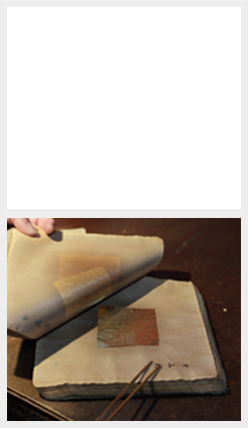 箔嵌入紙內(nèi)